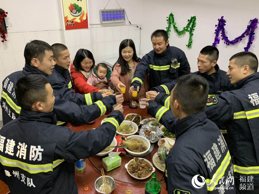 龍文消防救援大隊(duì)吃年夜飯