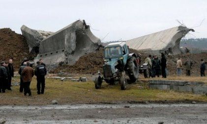 格魯吉亞拆除蘇軍紀(jì)念碑 爆破時(shí)兩人死亡(圖)