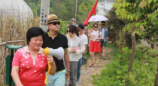 “清新福建”生態(tài)公益活動采訪團(tuán)走進(jìn)長汀縣南坑新村