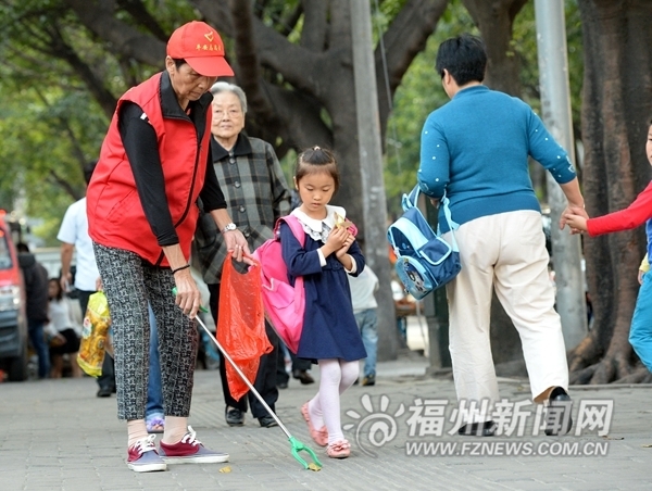 為白發(fā)志愿者點贊！青運白發(fā)志愿者平均年齡55歲