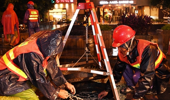 昨夜強(qiáng)降雨突襲福州　城區(qū)個別積水路段快速排水