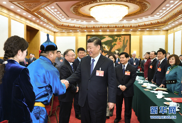 3月5日，中共中央總書記、國家主席、中央軍委主席習(xí)近平參加十三屆全國人大二次會議內(nèi)蒙古代表團(tuán)的審議。 新華社記者 謝環(huán)馳 攝