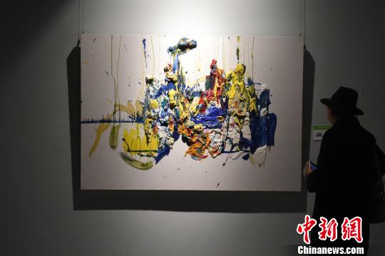 重慶青年畫家海外游學(xué)后首辦個(gè)展助力中奧藝術(shù)交流