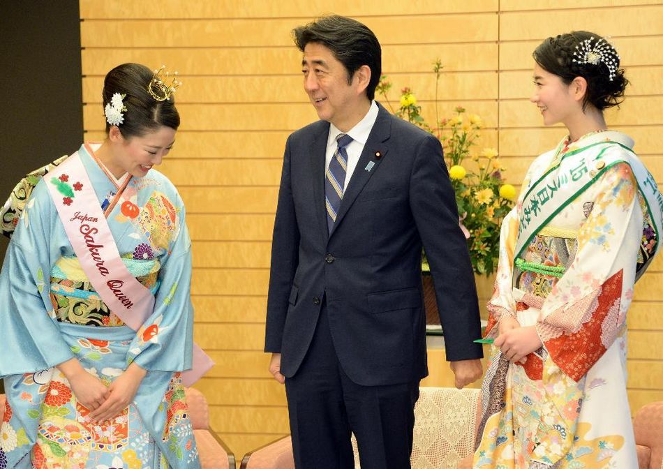 安倍接見日本櫻花女王、綠色女神