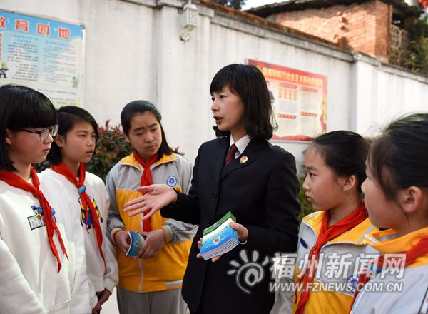 黃榮婷：她是“最美女性”，更是堅強(qiáng)媽媽